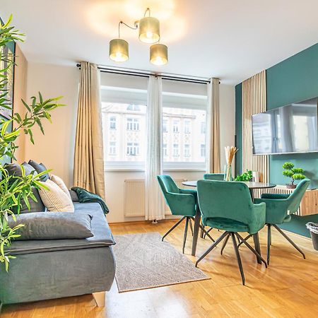 Ferienwohnung Charming 1Br, Steps From Reumannplatz U1 Wien Exterior foto